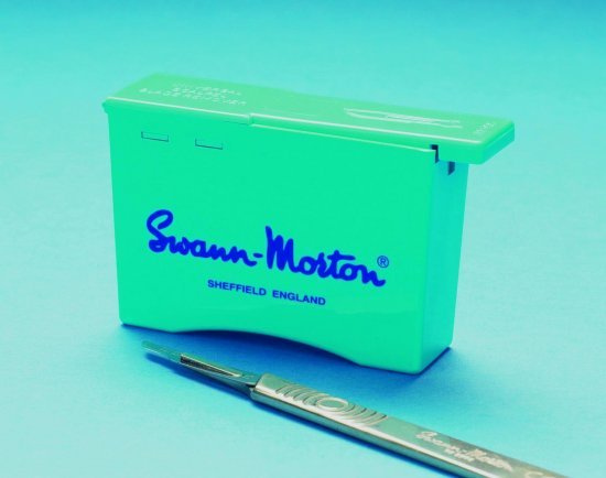 Swann Morton 100 No10R Blades and 1 x No 3 Stainless Steel Handle and 1 x Blade Remover Unit